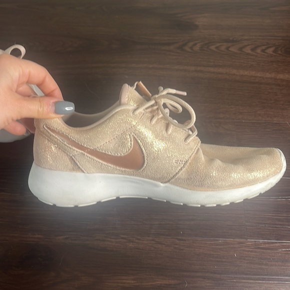 Nike Premium Women’s Shoe - Rose Gold - Picture 4 of 12